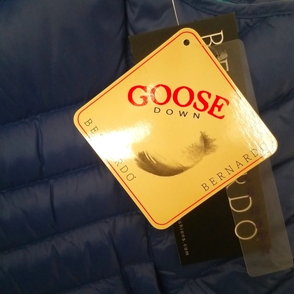 Bernardo Ladies Packable Down Vest - Picture 5 of 9